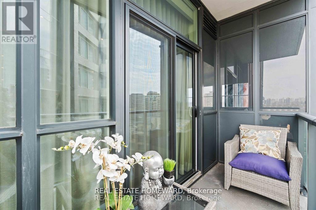 Photo 5 of 1401 32 Davenport Road, Toronto ON