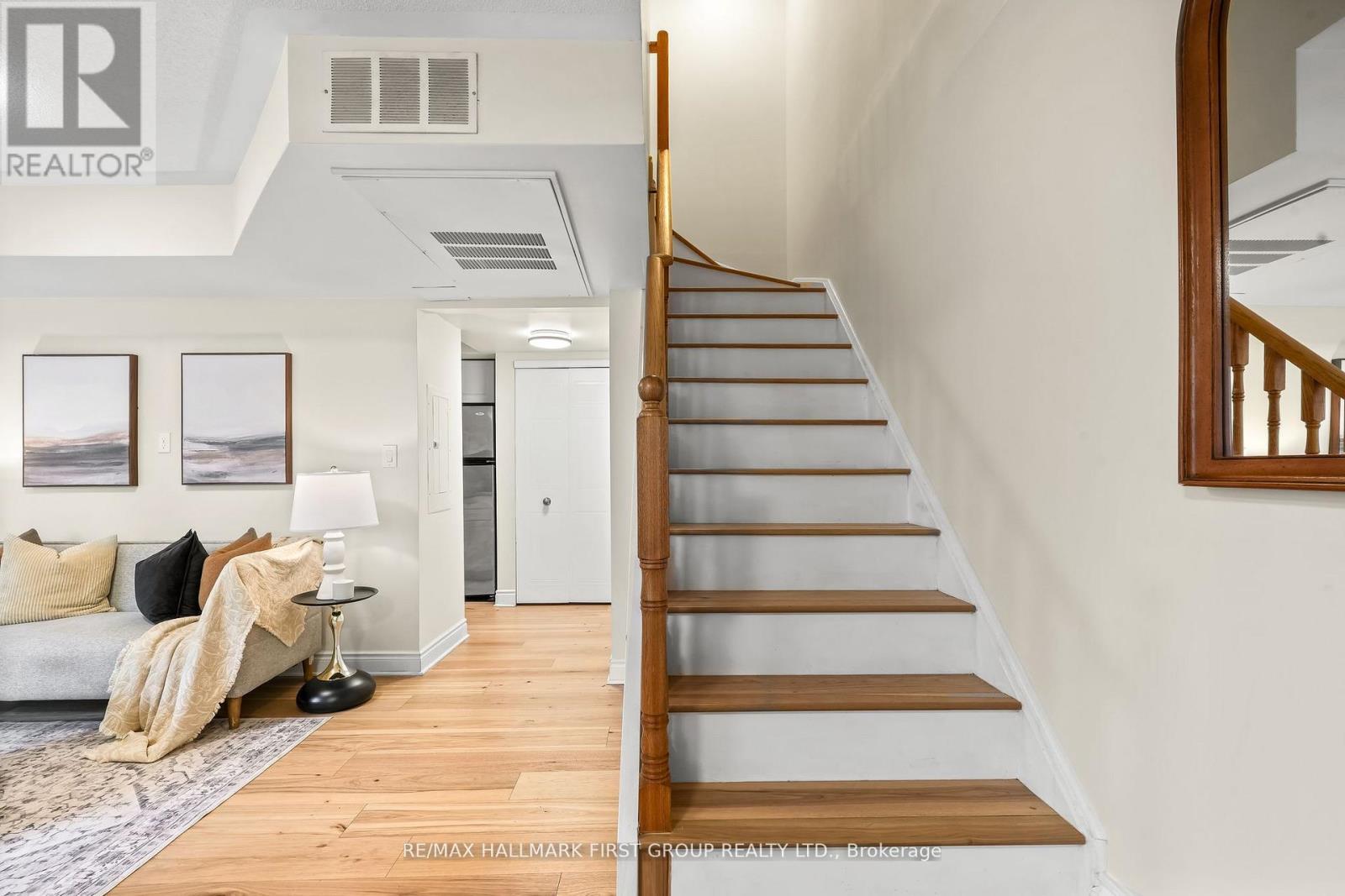 Photo 18 of 102 262 St Helens Avenue, Toronto ON