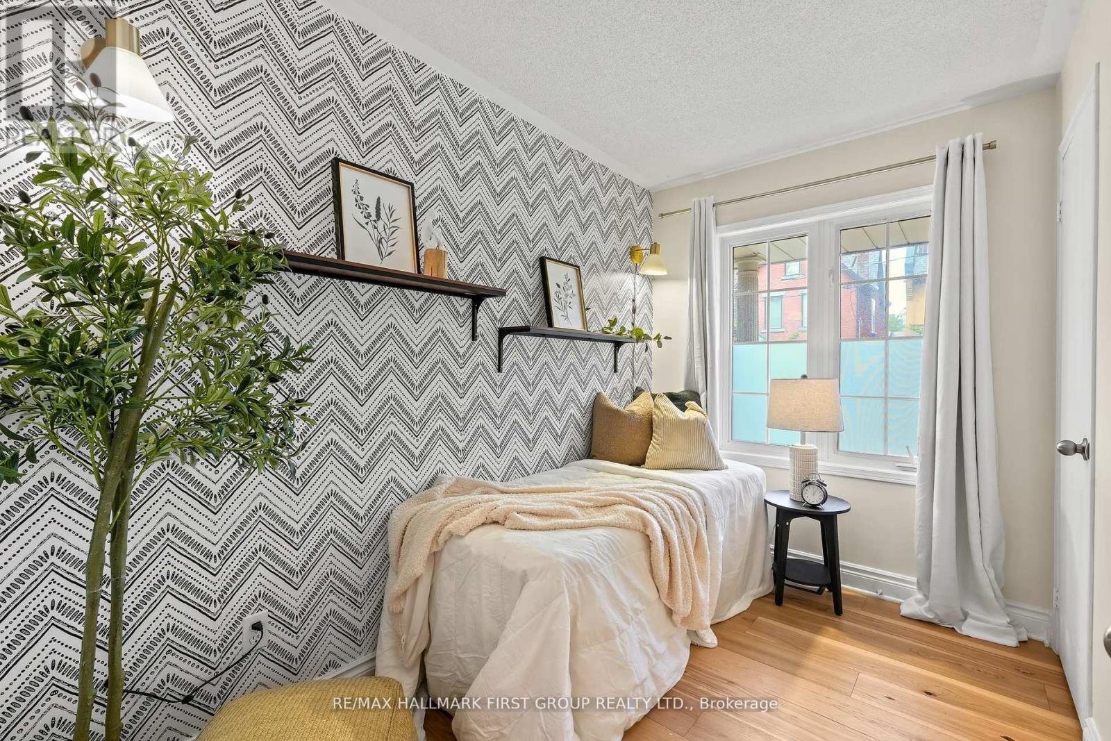 Photo 22 of 102 262 St Helens Avenue, Toronto ON