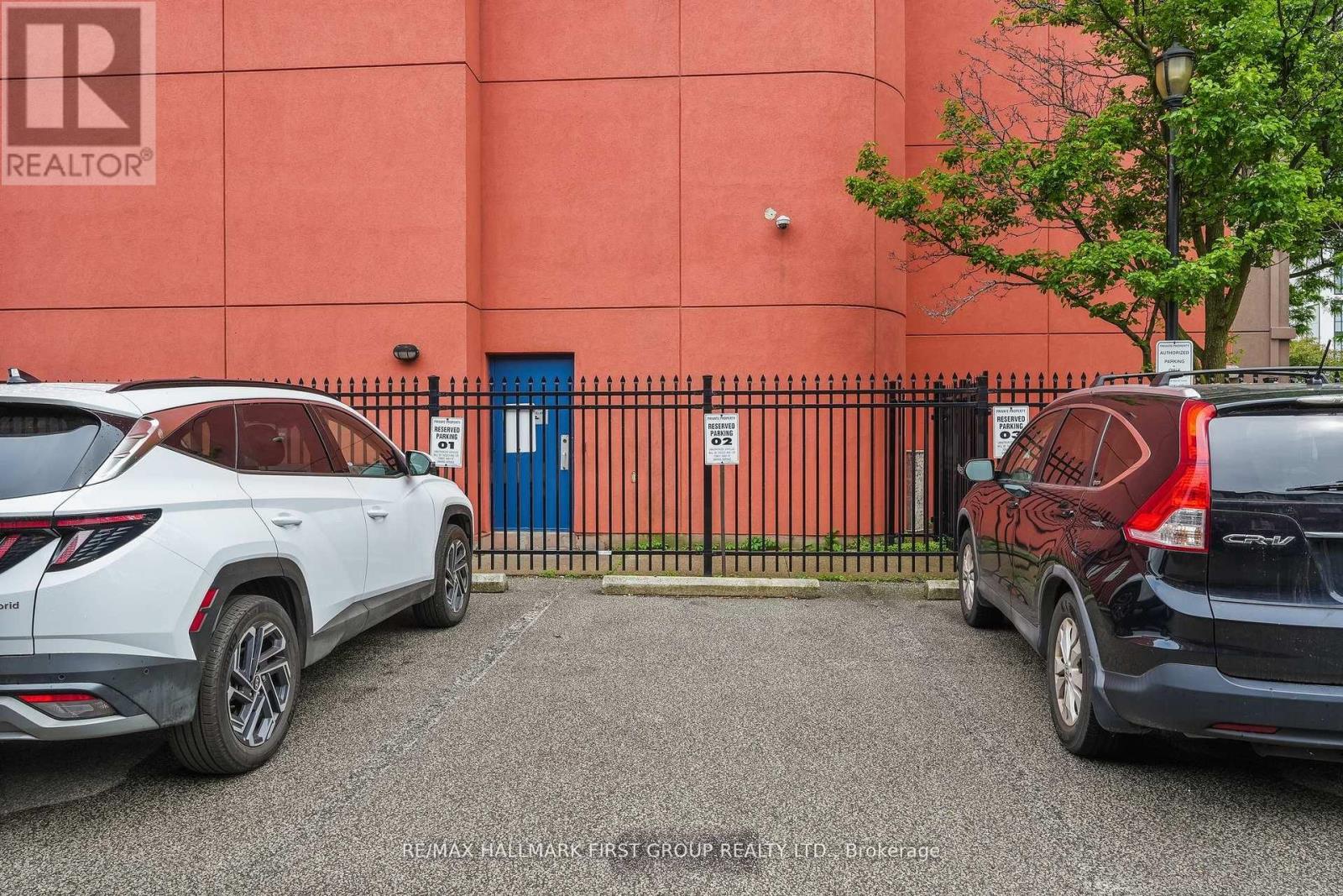 Photo 25 of 102 262 St Helens Avenue, Toronto ON