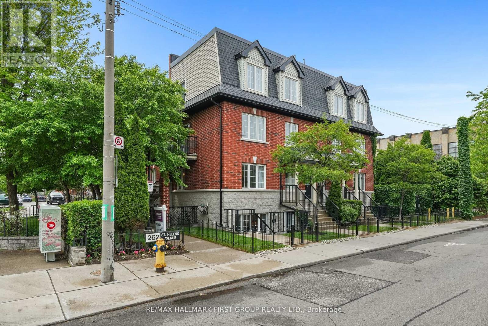 Photo 3 of 102 262 St Helens Avenue, Toronto ON