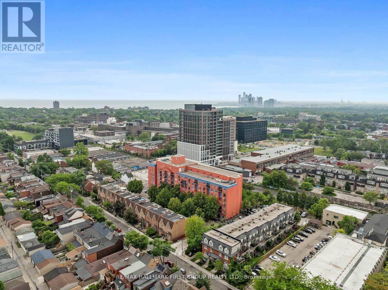 Photo 32 of 102 262 St Helens Avenue, Toronto ON