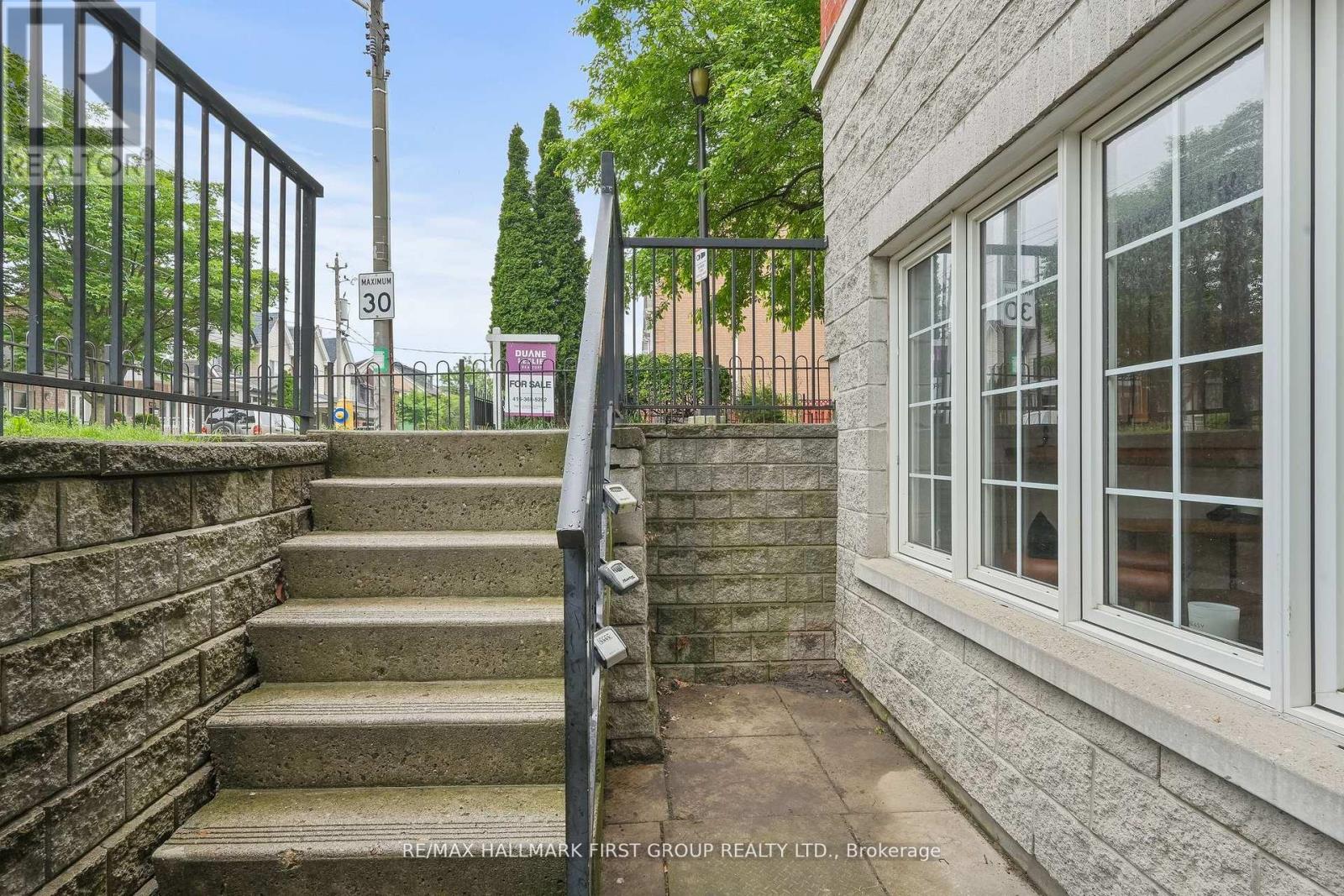 Photo 6 of 102 262 St Helens Avenue, Toronto ON