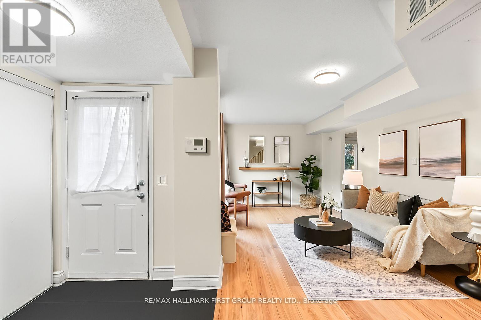 Photo 8 of 102 262 St Helens Avenue, Toronto ON
