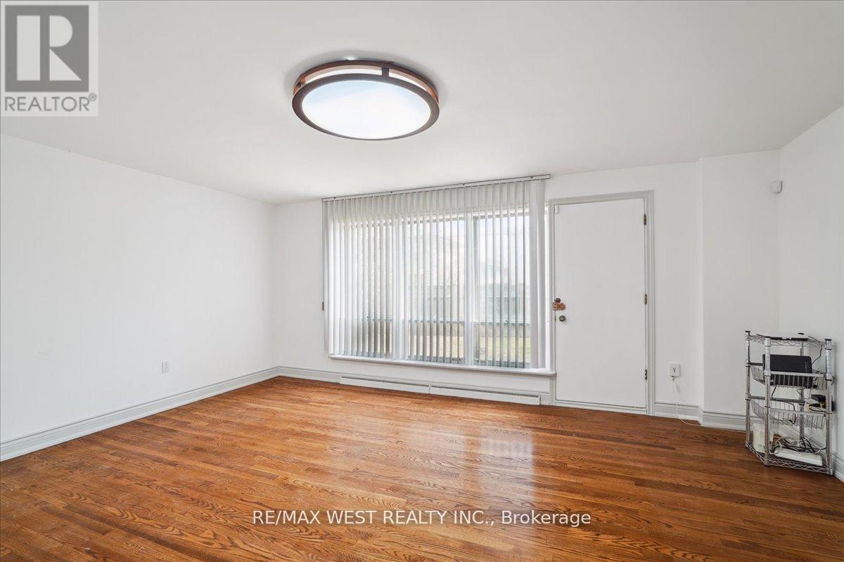 Photo 15 of 40 Arlstan Drive, Toronto ON
