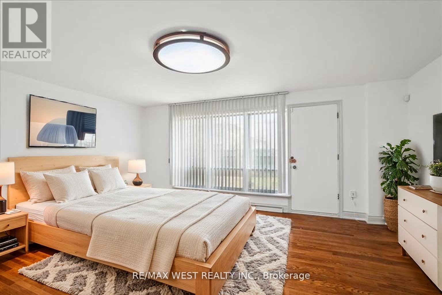 Photo 17 of 40 Arlstan Drive, Toronto ON