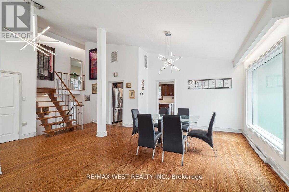Photo 4 of 40 Arlstan Drive, Toronto ON