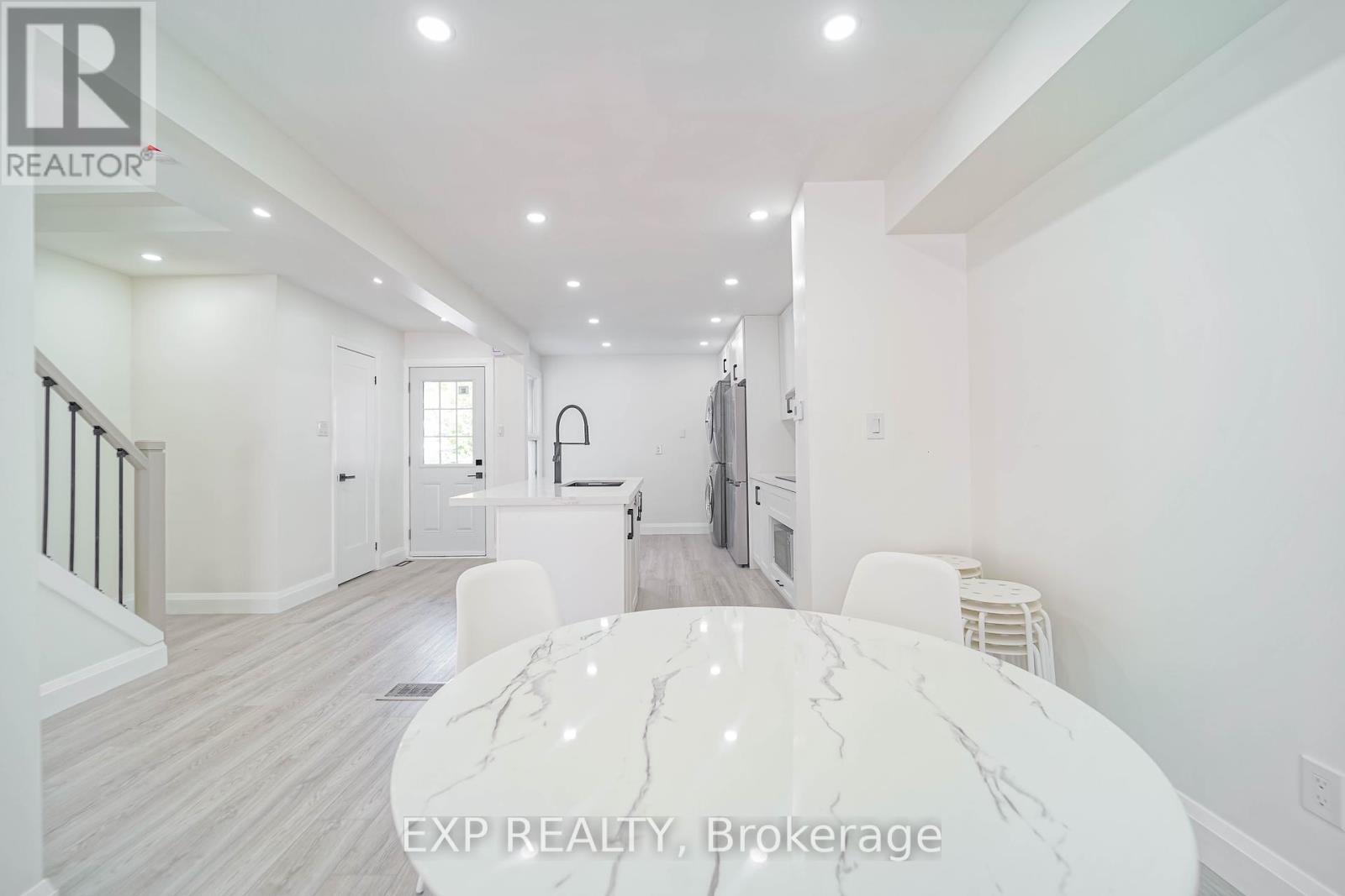 Photo 11 of Upper Lvl 25 Nabob Crescent, Toronto ON