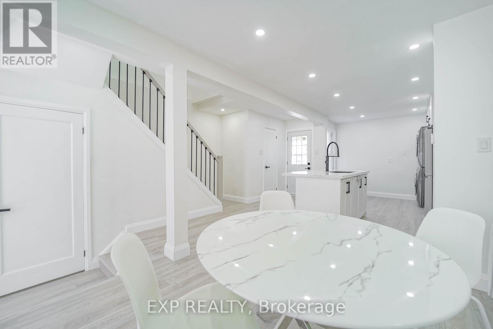 Photo 12 of Upper Lvl 25 Nabob Crescent, Toronto ON