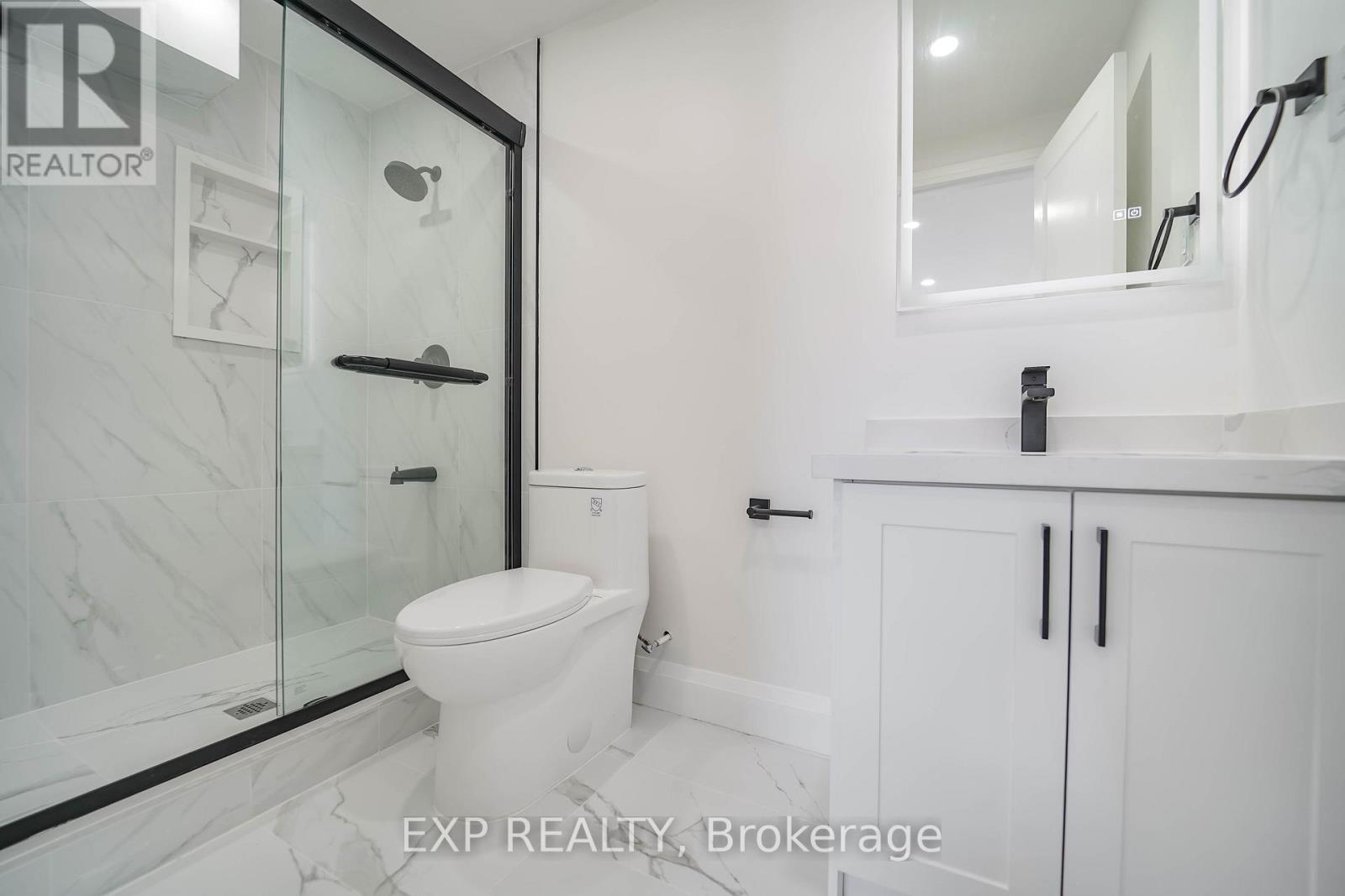 Photo 17 of Upper Lvl 25 Nabob Crescent, Toronto ON