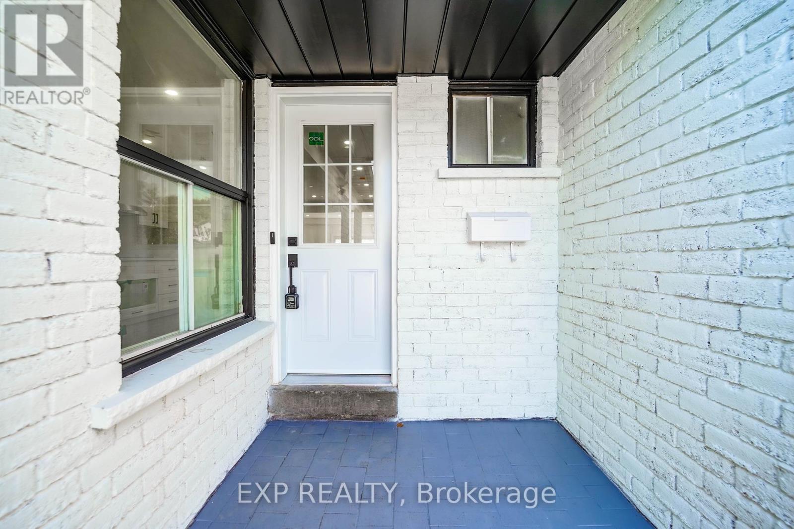 Photo 4 of Upper Lvl 25 Nabob Crescent, Toronto ON