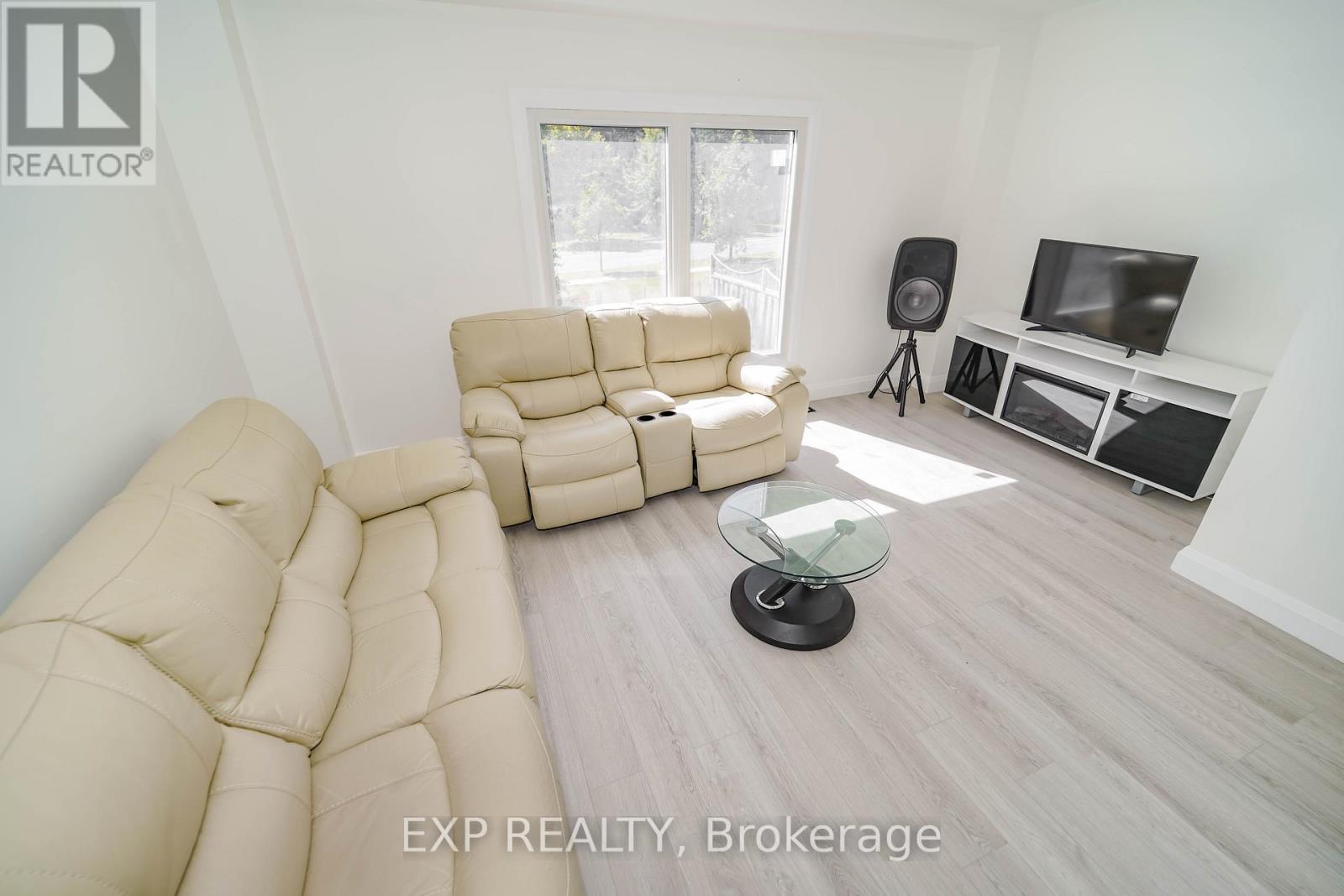 Photo 6 of Upper Lvl 25 Nabob Crescent, Toronto ON