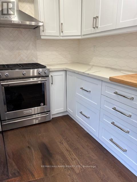 Photo 11 of 92 Hiltz Avenue, Toronto ON