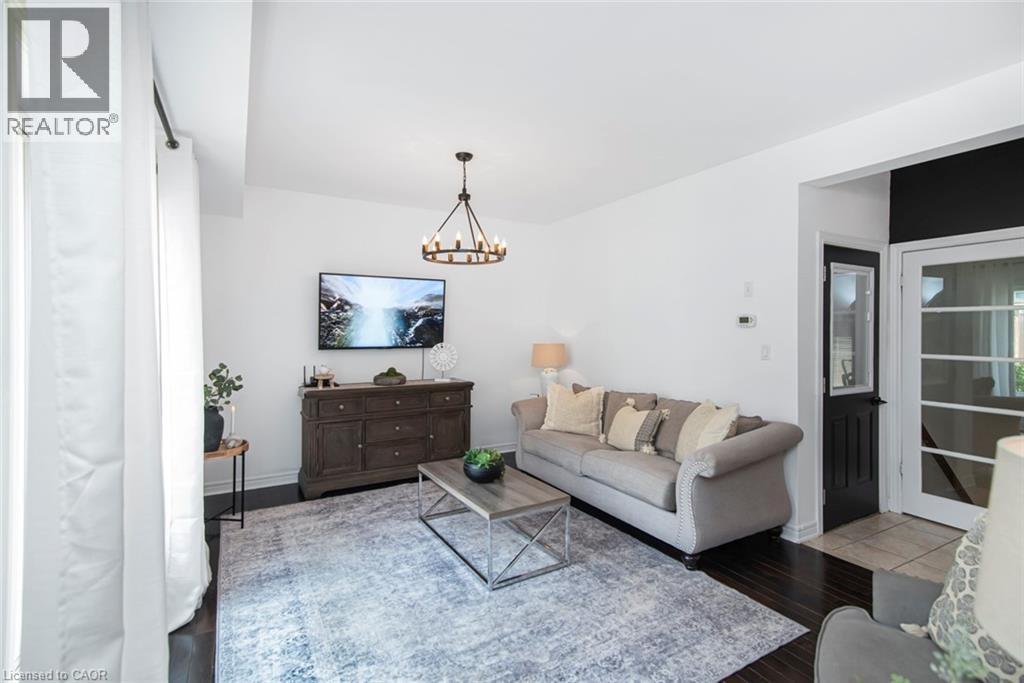 Photo 6 of 31 Griffith Drive, Grimsby ON