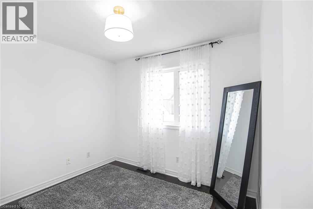 Photo 22 of 31 Griffith Drive, Grimsby ON