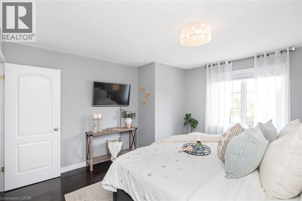 Photo 26 of 31 Griffith Drive, Grimsby ON