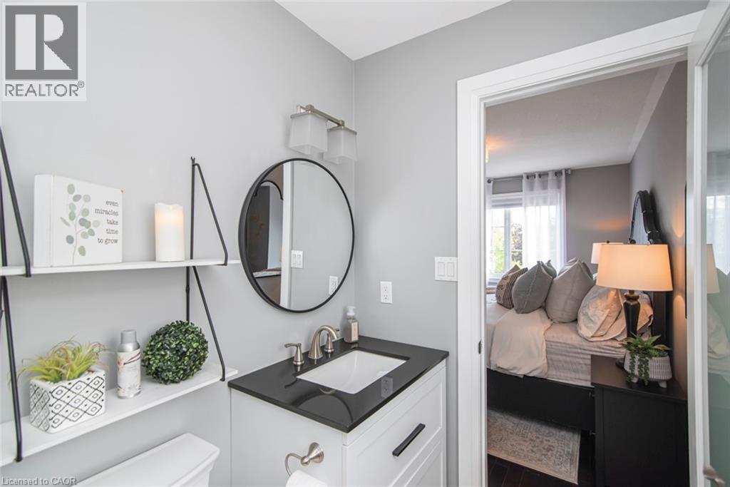Photo 27 of 31 Griffith Drive, Grimsby ON