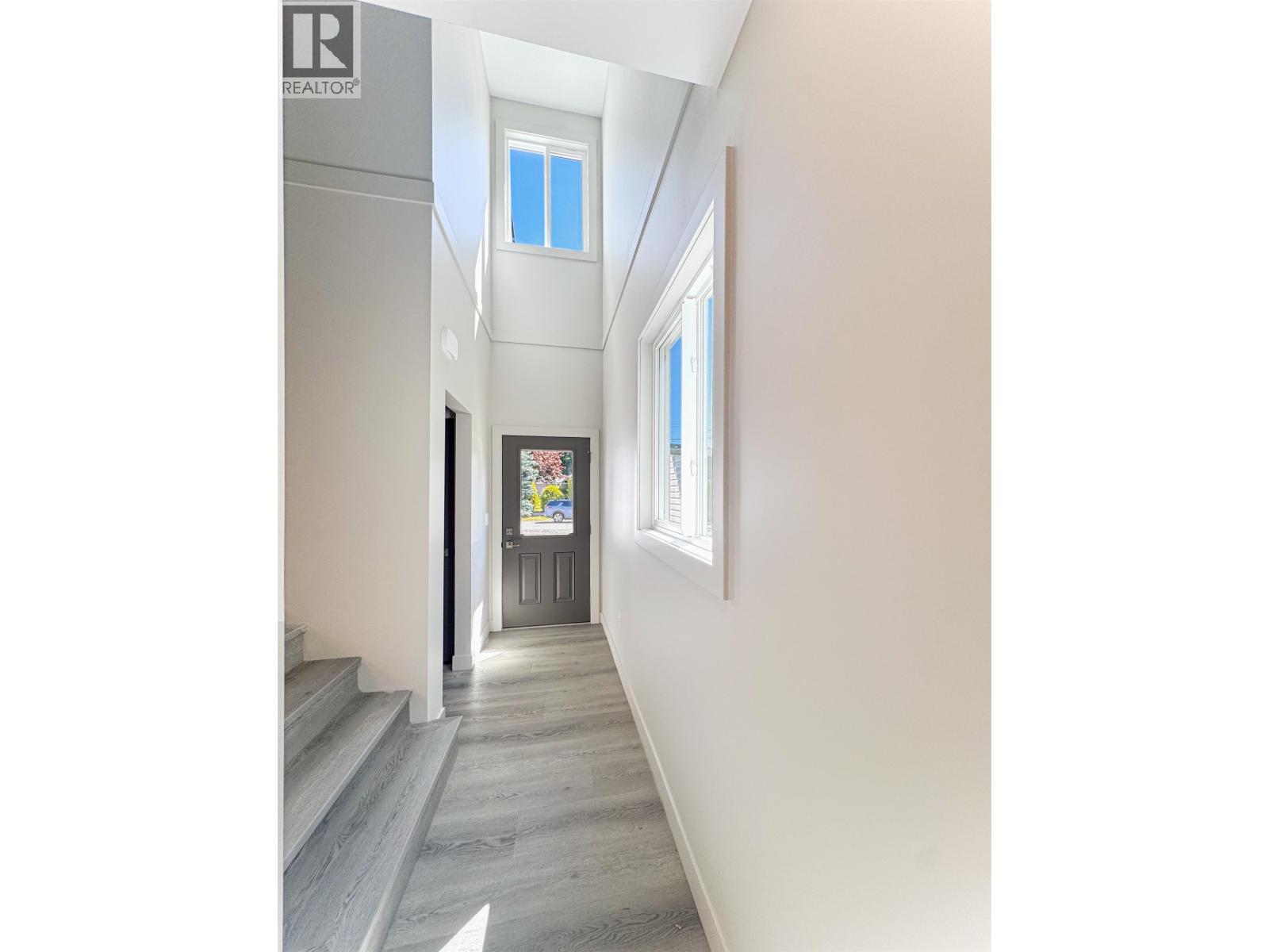 1 4007 BENNER STREET, Terrace