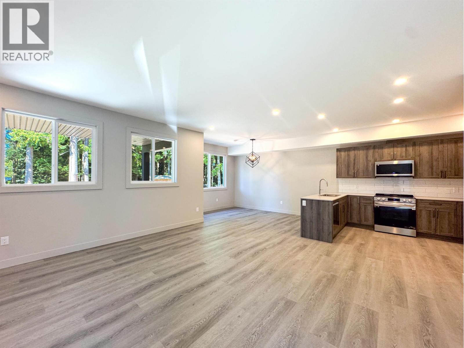 1 4007 BENNER STREET, Terrace