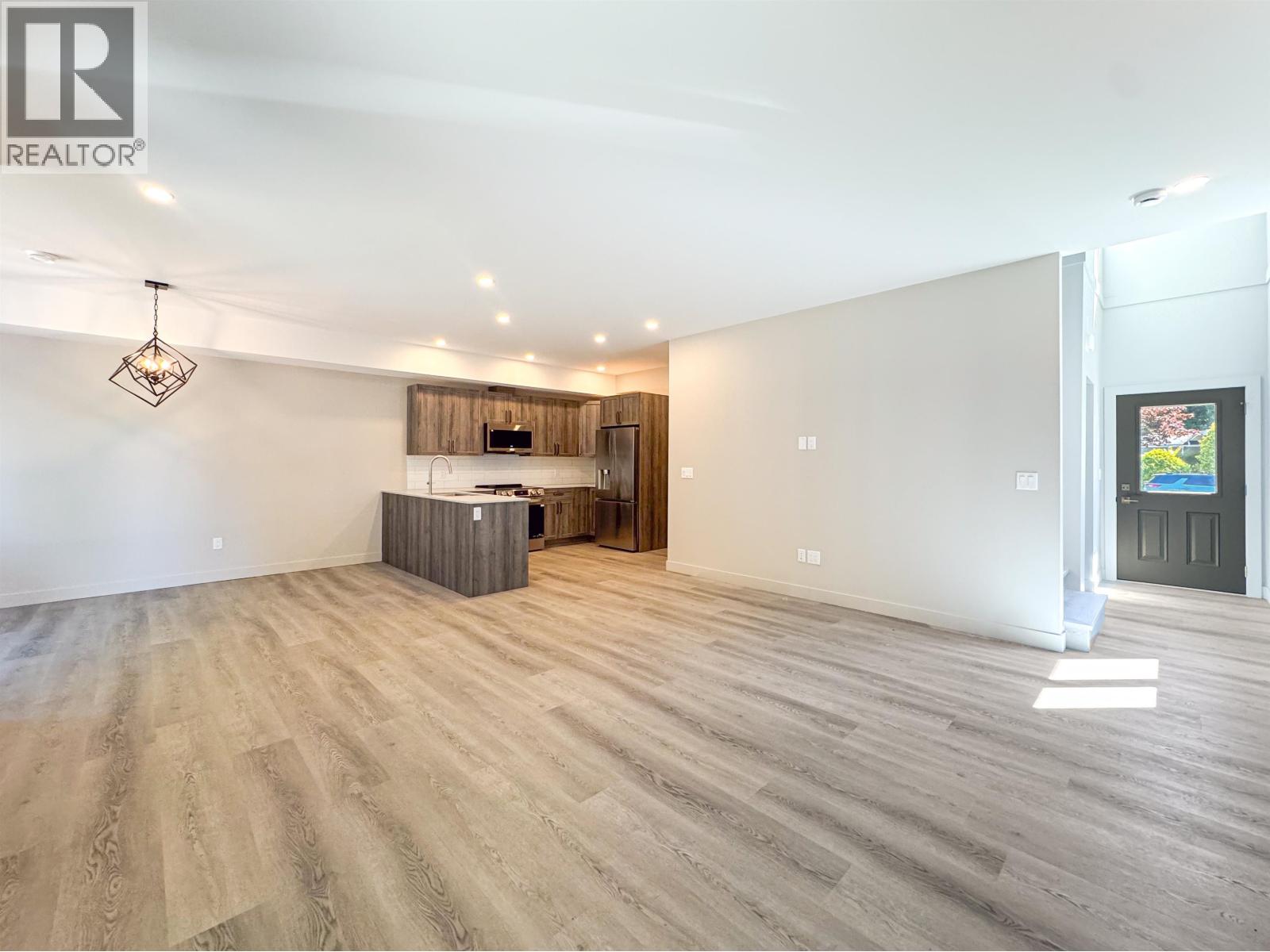 1 4007 BENNER STREET, Terrace