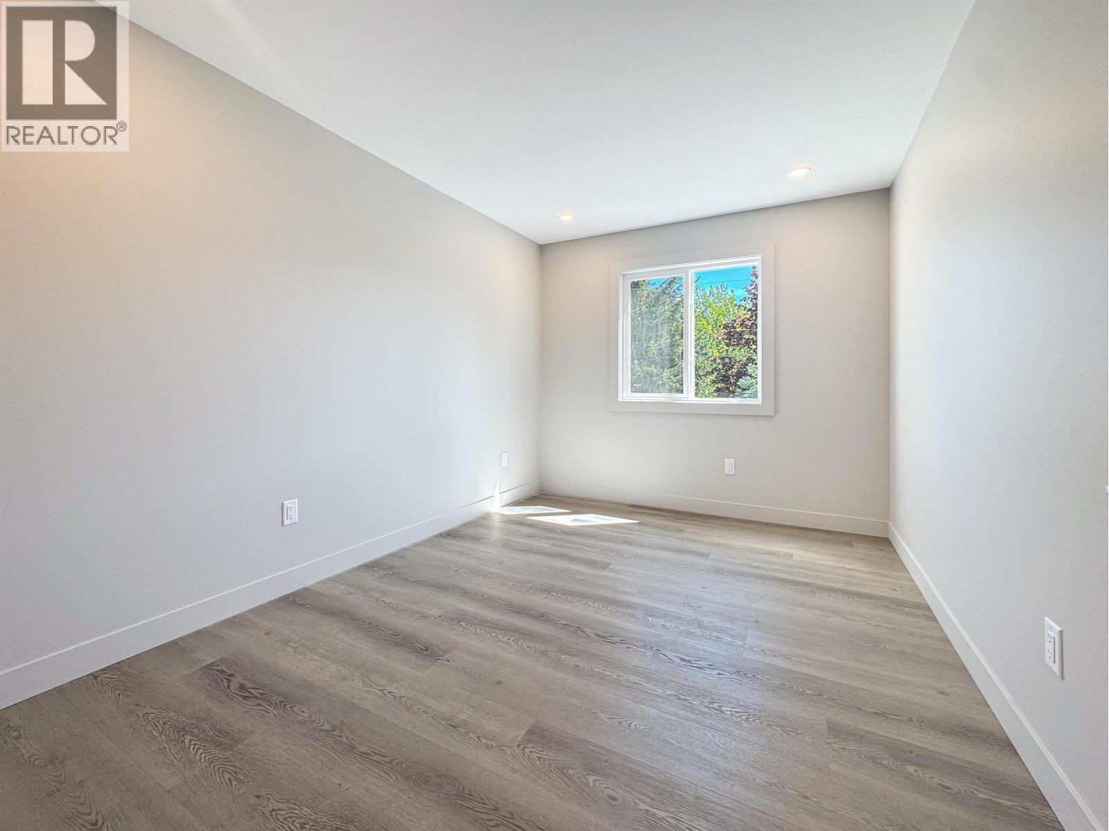 1 4007 BENNER STREET, Terrace