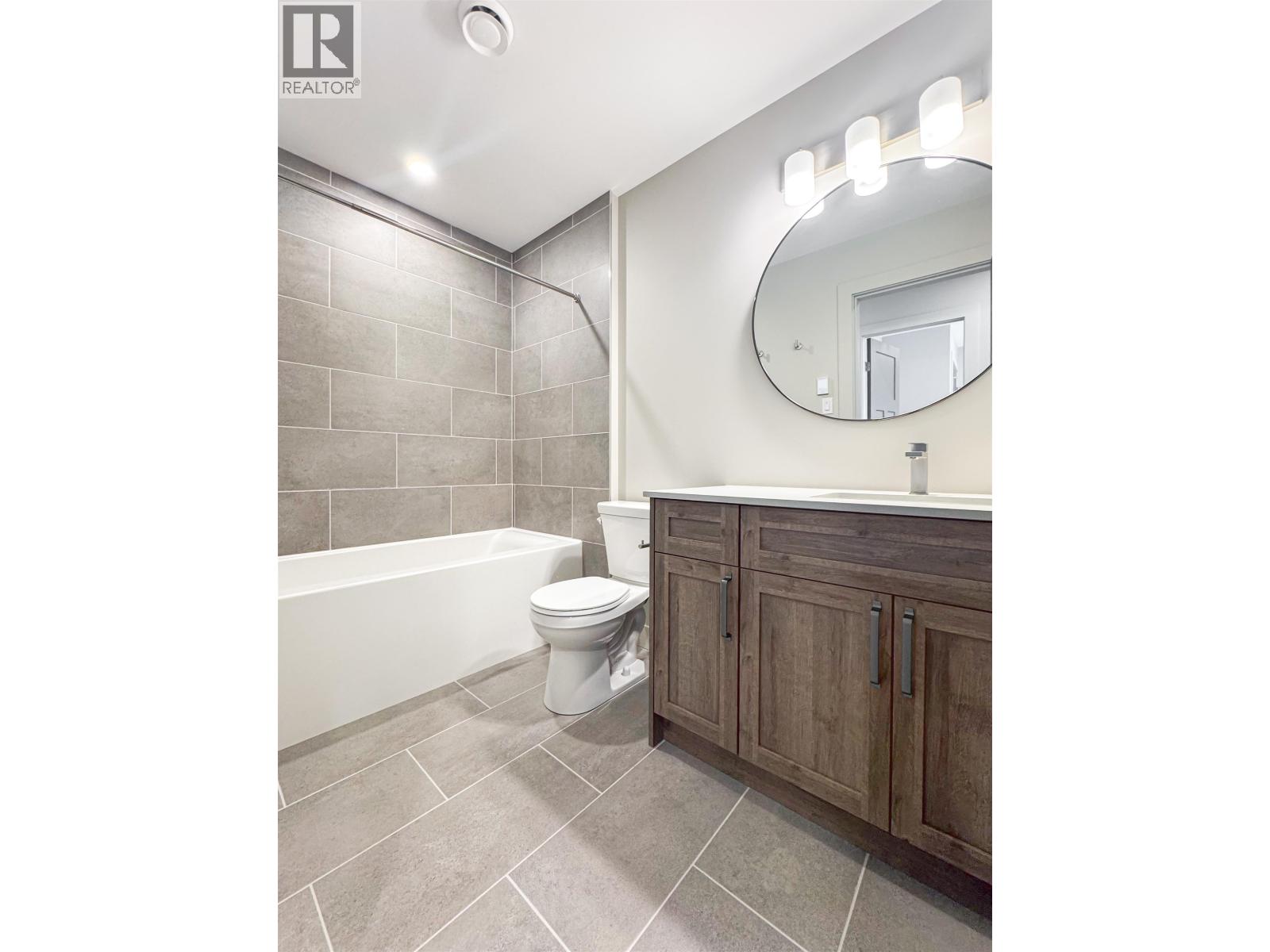 1 4007 BENNER STREET, Terrace