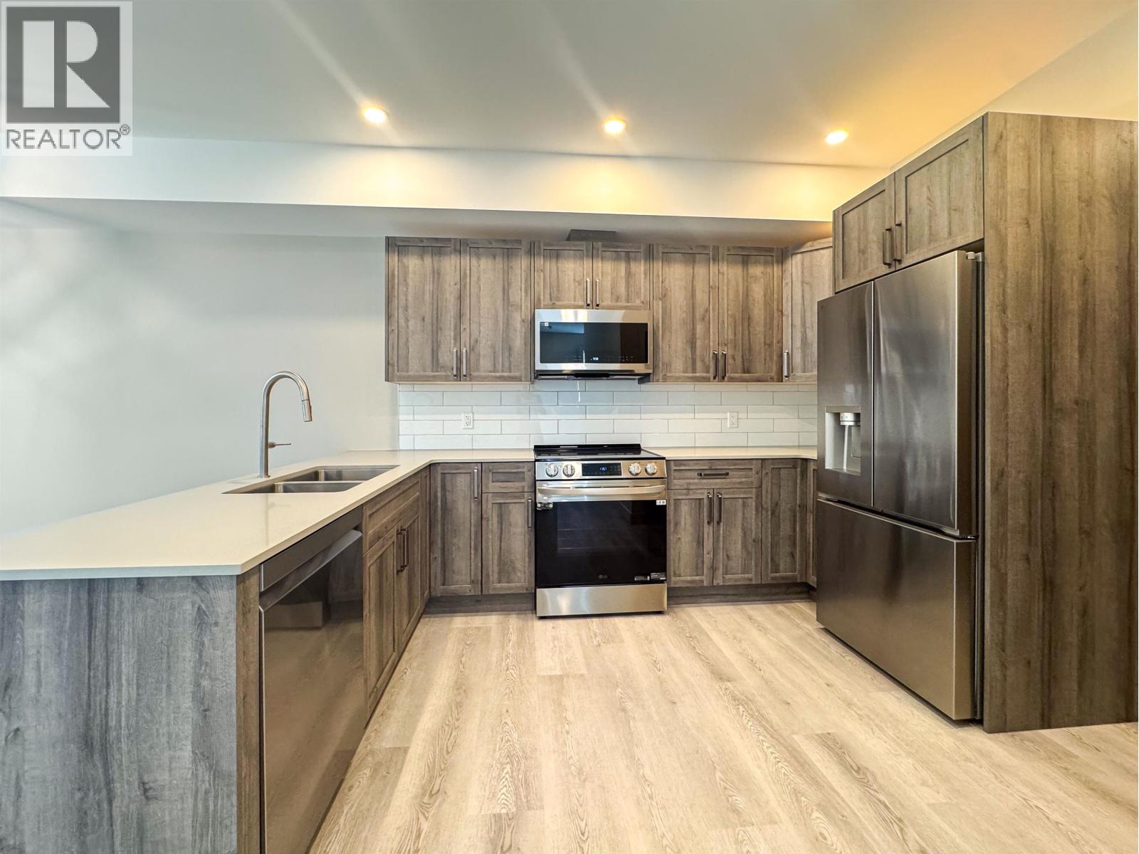 1 4007 BENNER STREET, Terrace