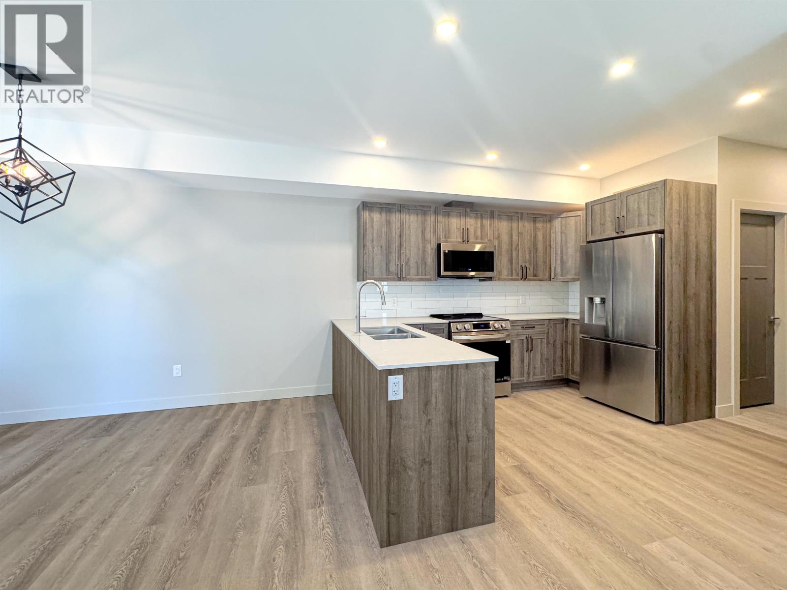 1 4007 BENNER STREET, Terrace