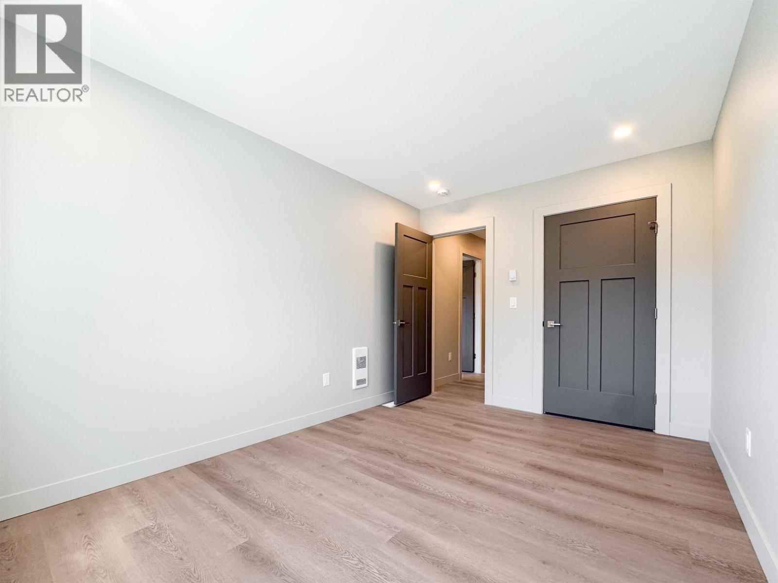 1 4007 BENNER STREET, Terrace