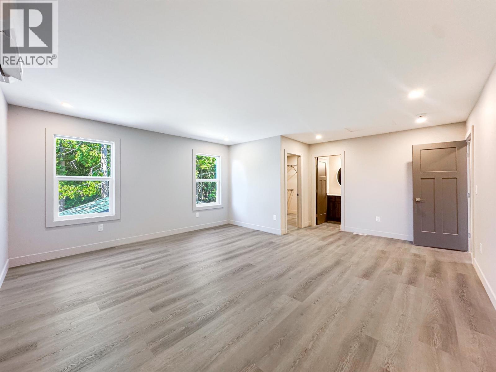 1 4007 BENNER STREET, Terrace