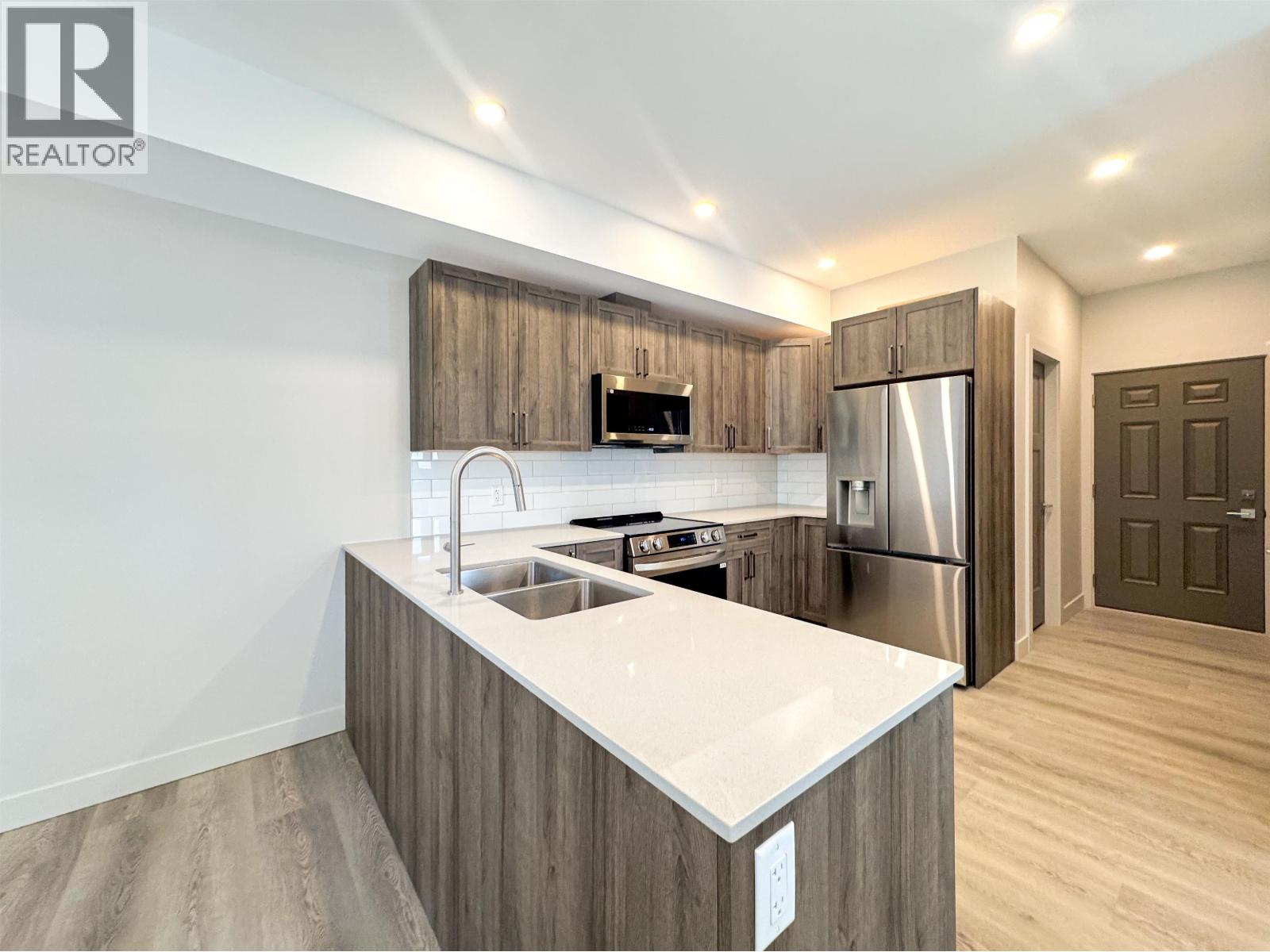 1 4007 BENNER STREET, Terrace