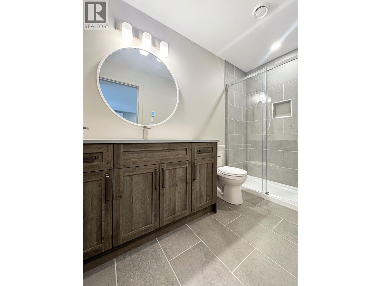 1 4007 BENNER STREET, Terrace