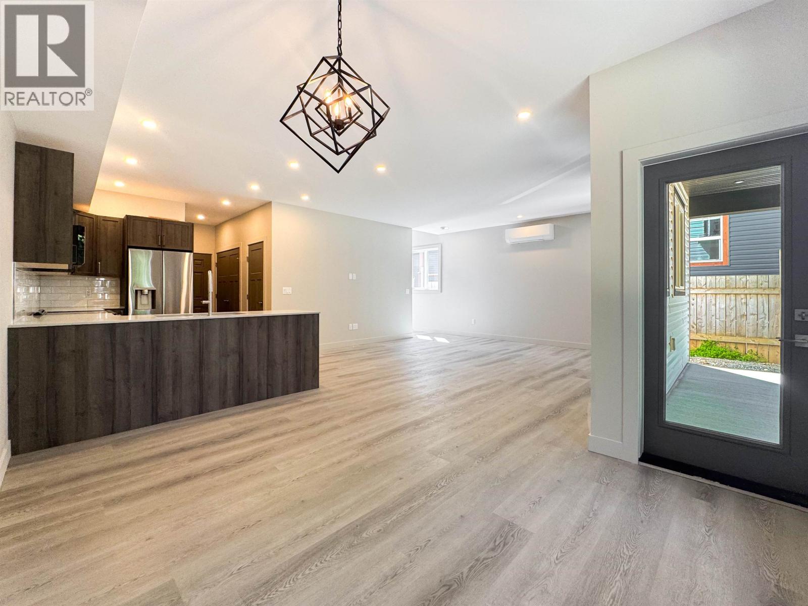 1 4007 BENNER STREET, Terrace