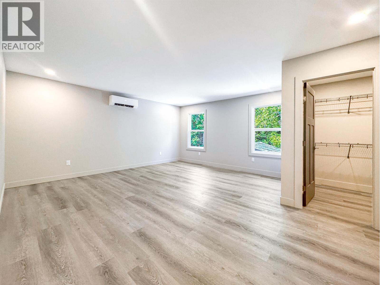 1 4007 BENNER STREET, Terrace