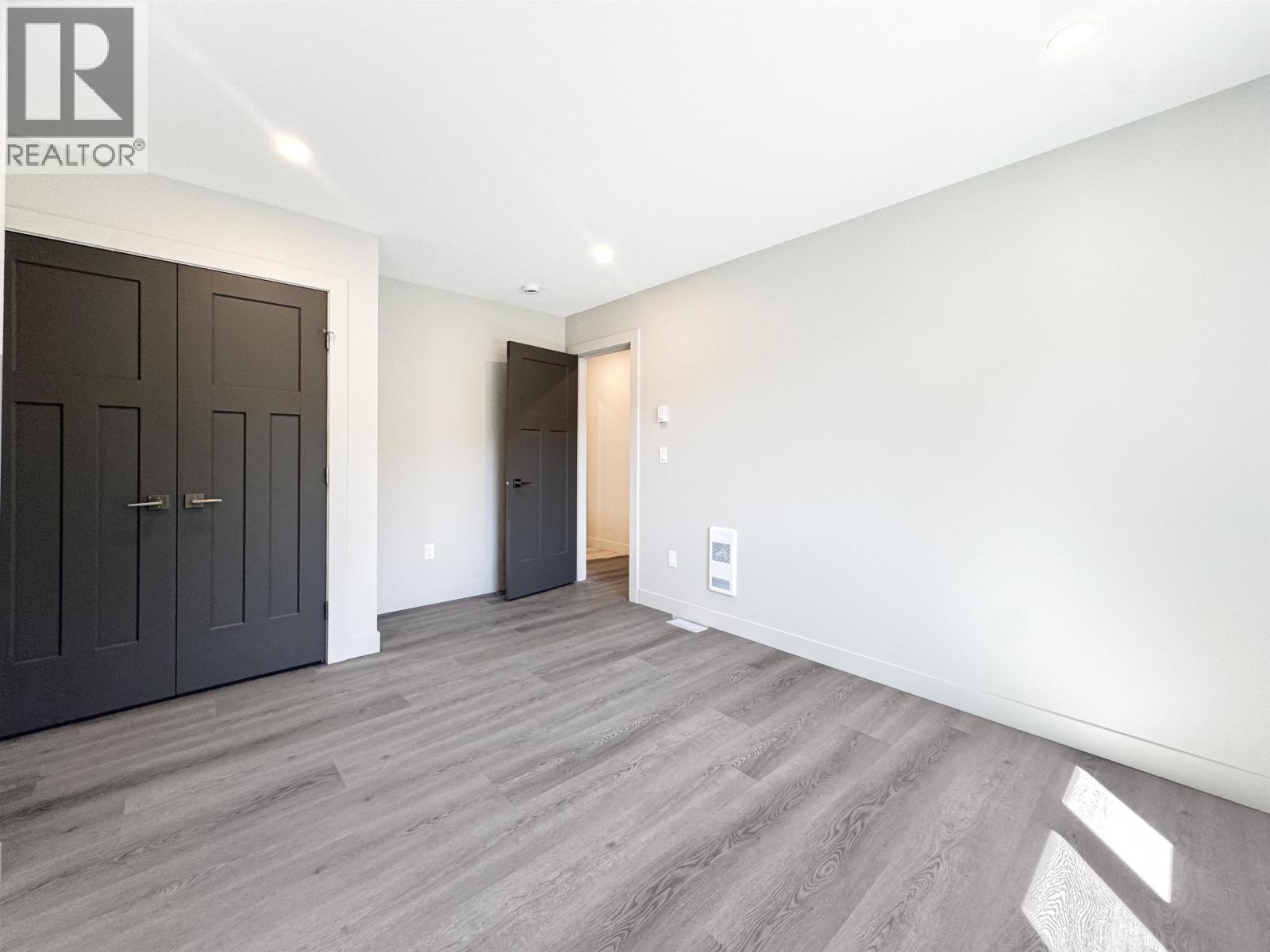 1 4007 BENNER STREET, Terrace