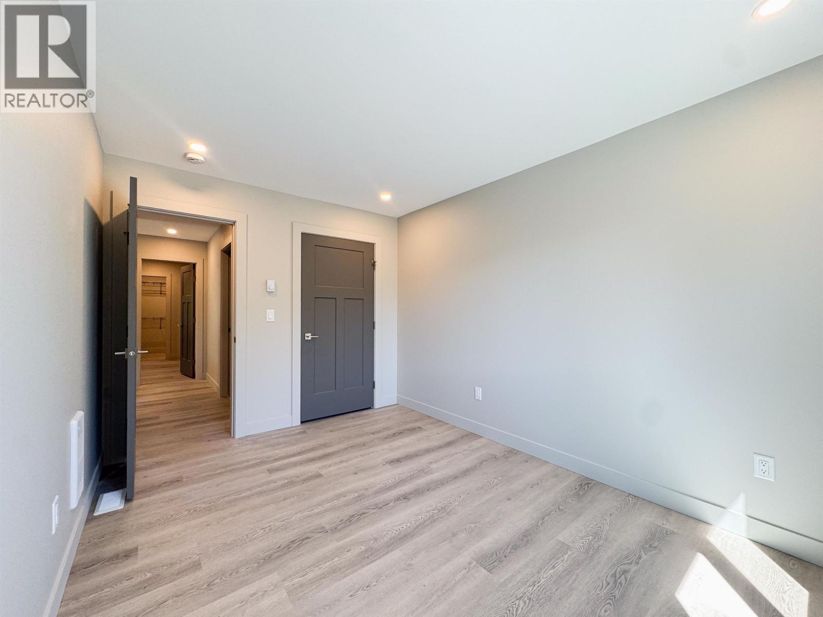 1 4007 BENNER STREET, Terrace