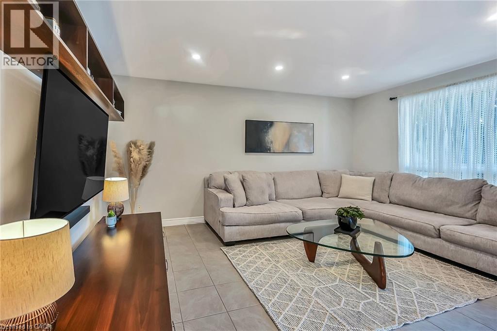 Photo 14 of 95 Gatestone Drive, Hamilton ON