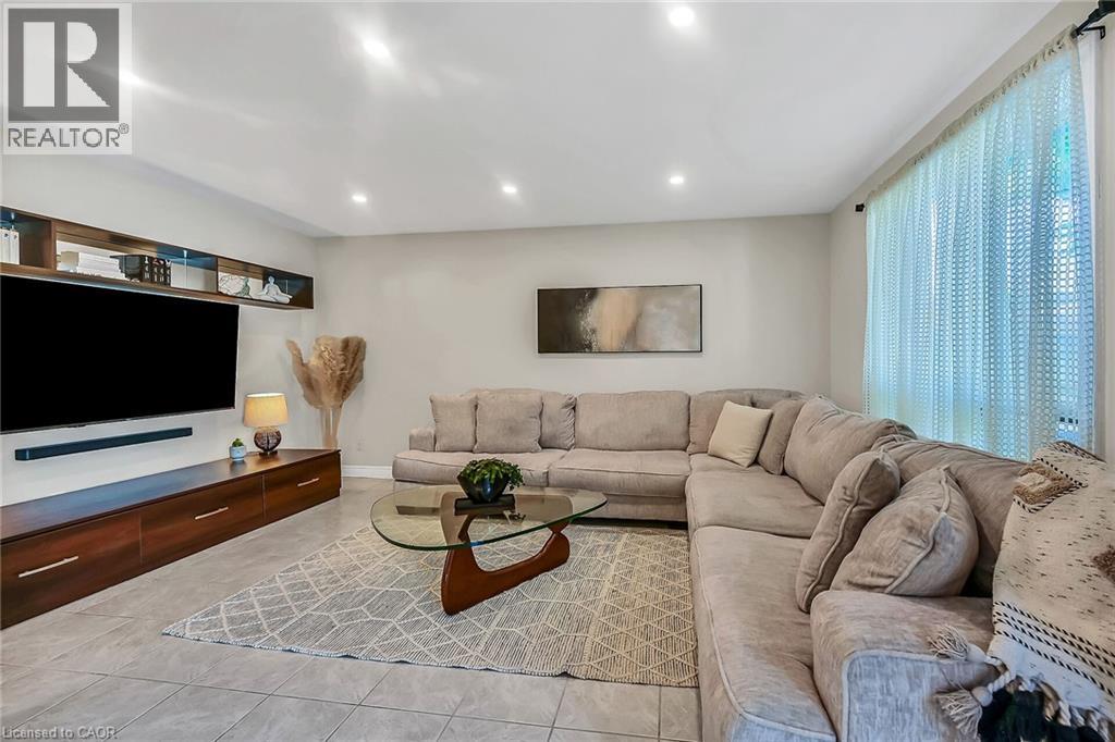 Photo 15 of 95 Gatestone Drive, Hamilton ON