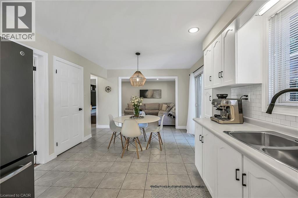 Photo 23 of 95 Gatestone Drive, Hamilton ON