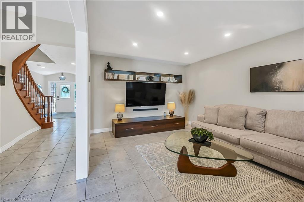 Photo 17 of 95 Gatestone Drive, Hamilton ON