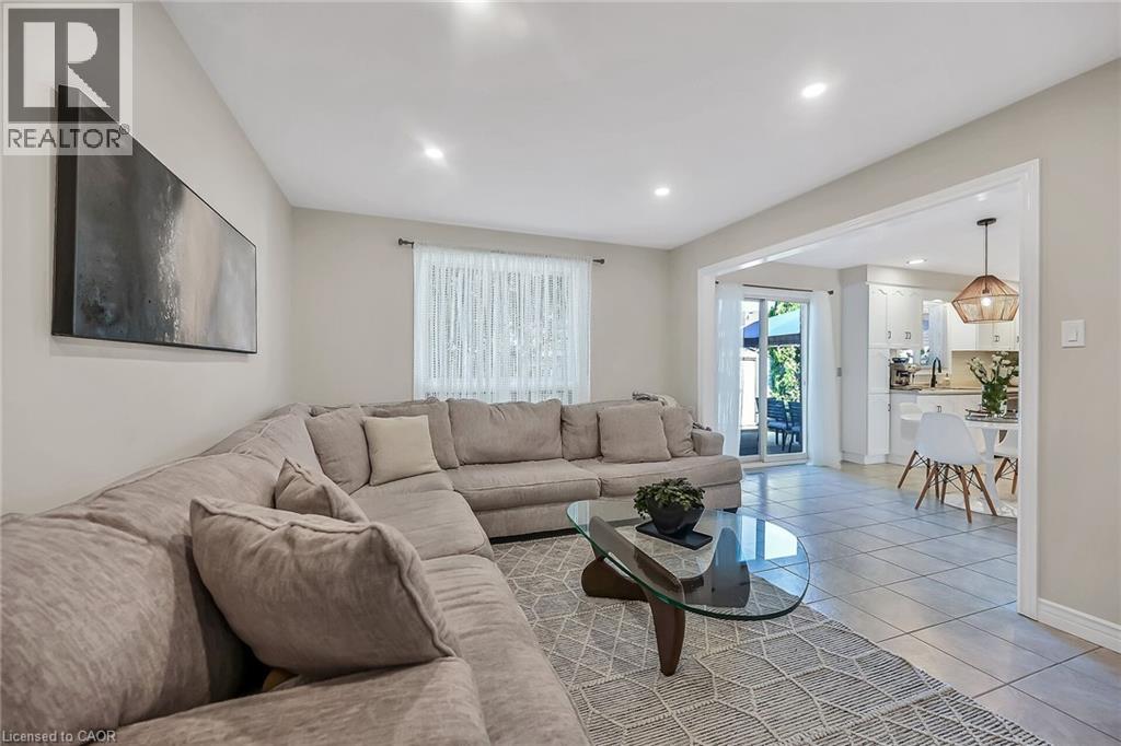 Photo 16 of 95 Gatestone Drive, Hamilton ON