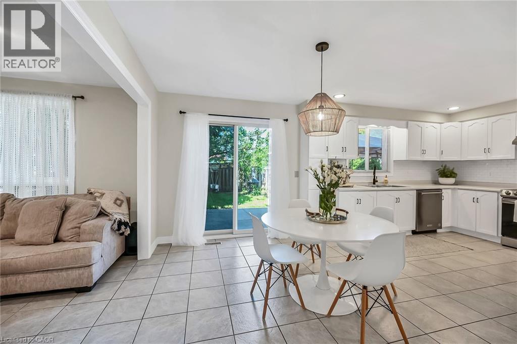 Photo 19 of 95 Gatestone Drive, Hamilton ON