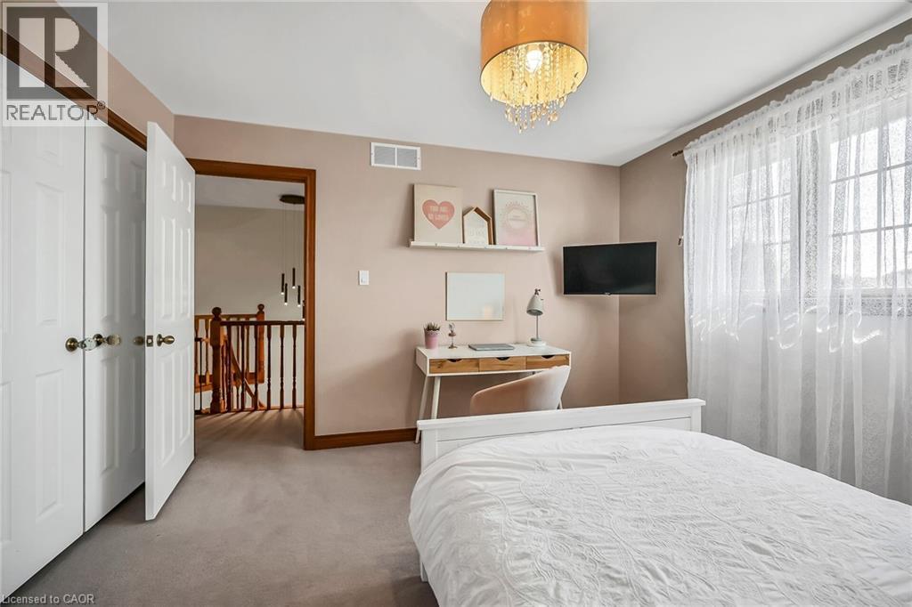 Photo 37 of 95 Gatestone Drive, Hamilton ON