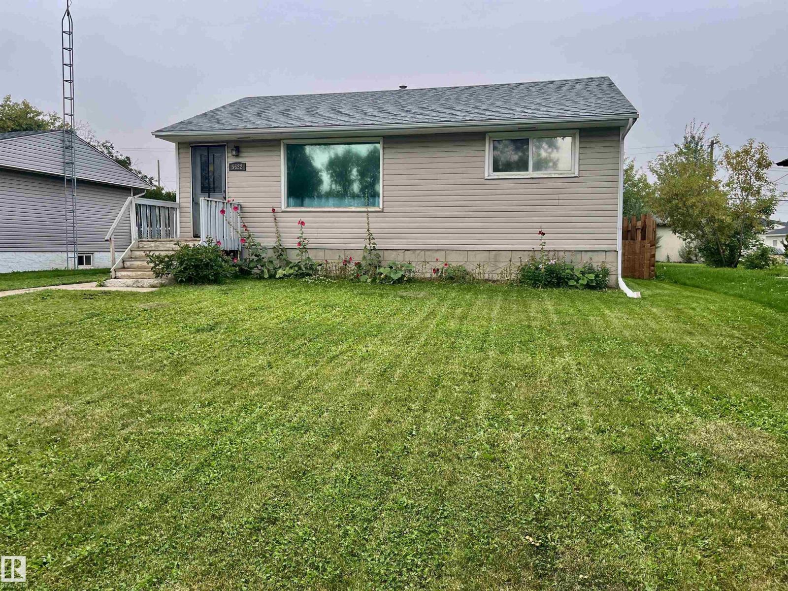 Photo 1 of 5622 49 A St, Vegreville AB