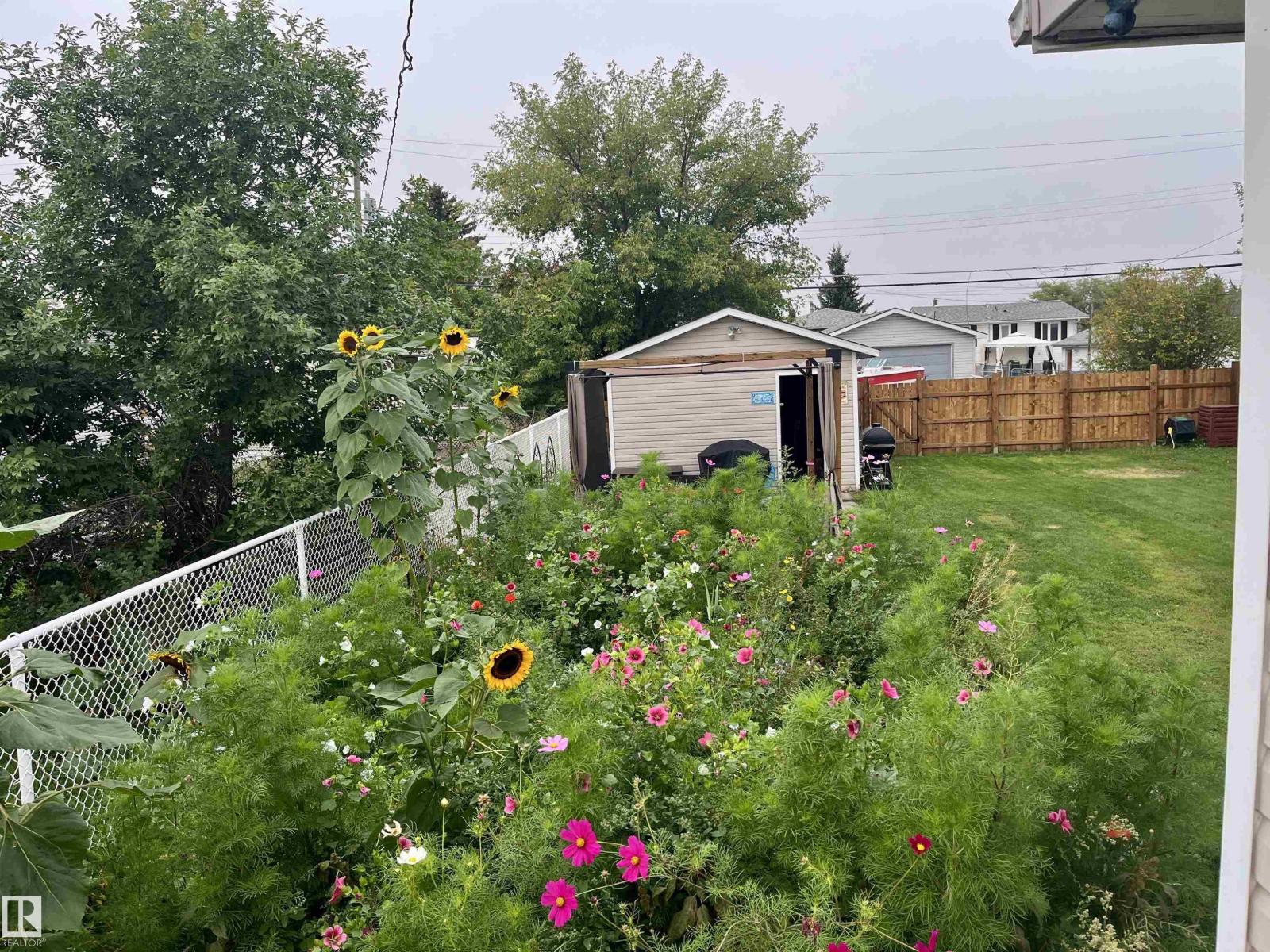 Photo 9 of 5622 49 A St, Vegreville AB