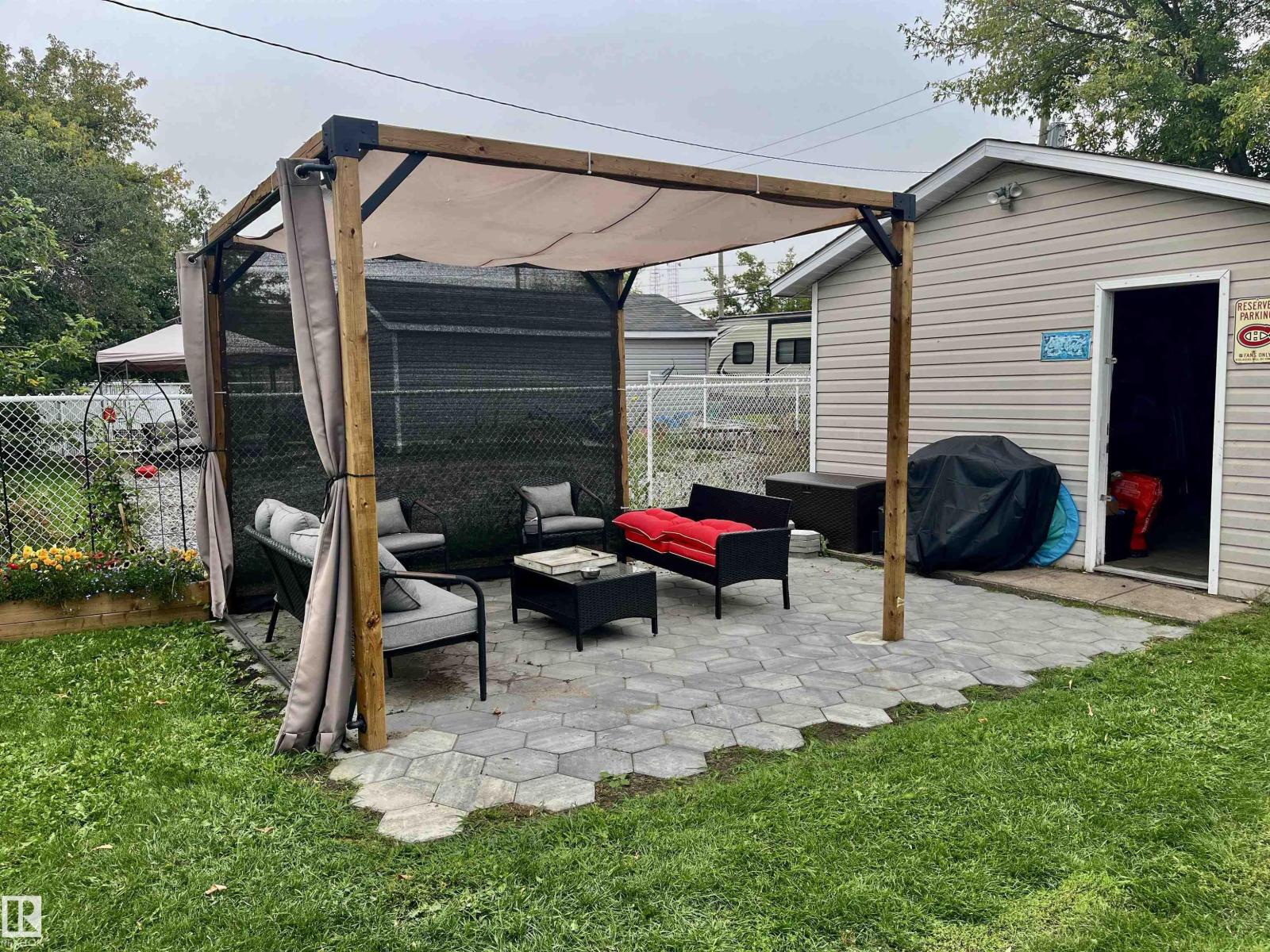 Photo 4 of 5622 49 A St, Vegreville AB