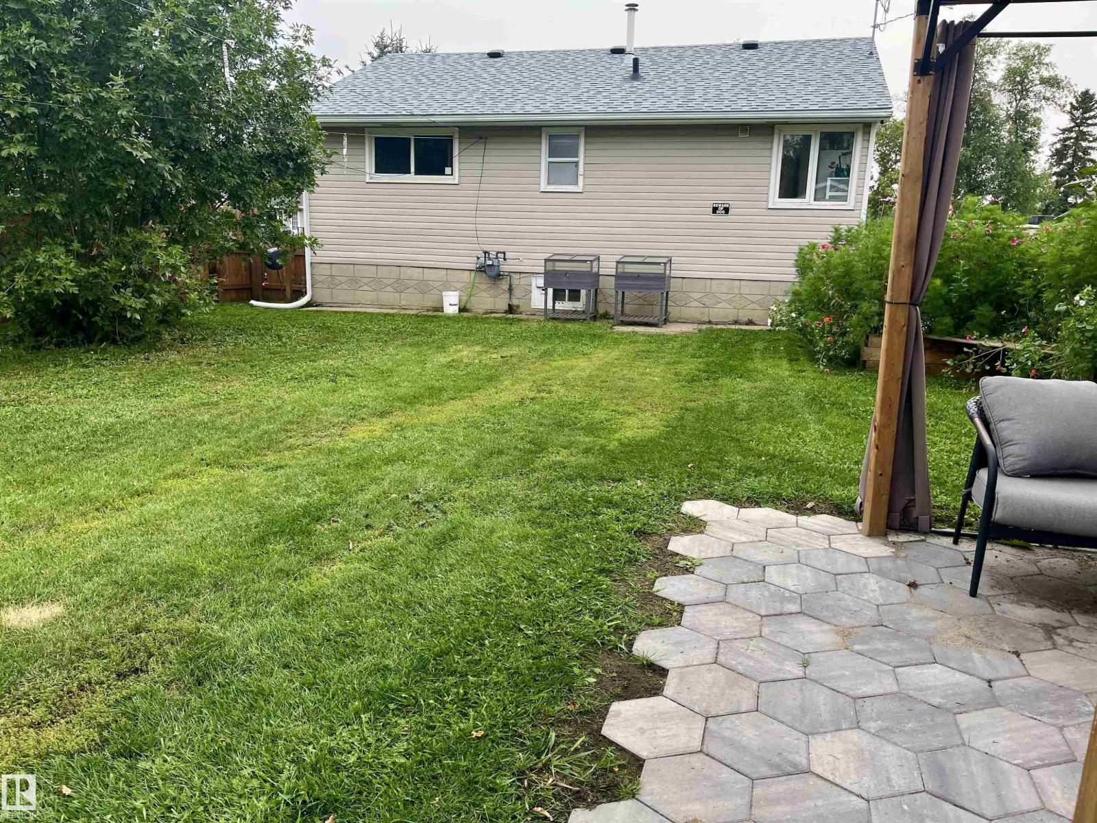 Photo 3 of 5622 49 A St, Vegreville AB