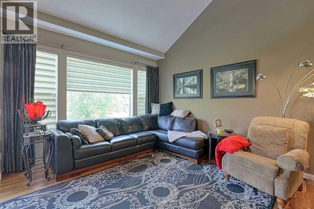 223 Sunset Square, Cochrane
