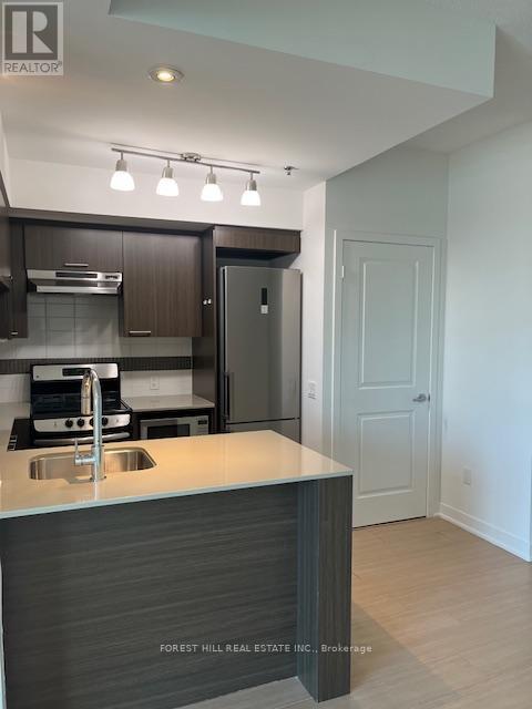 Photo 10 of 619 320 Tweedsmuir Avenue, Toronto ON