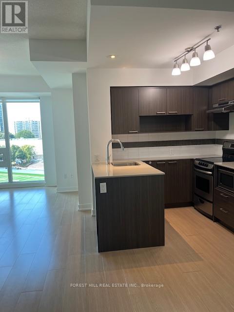 Photo 13 of 619 320 Tweedsmuir Avenue, Toronto ON
